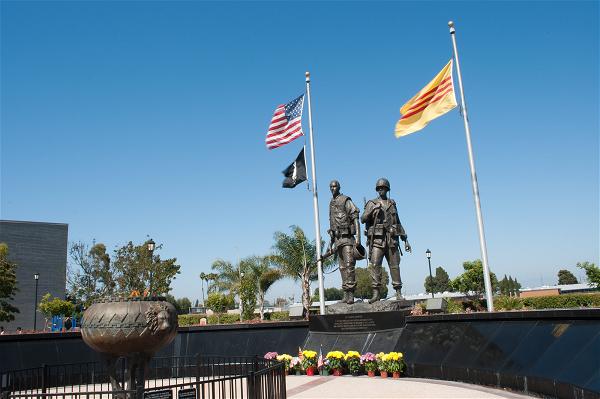 tượng đài Chiến sĩ Việt Mỹ